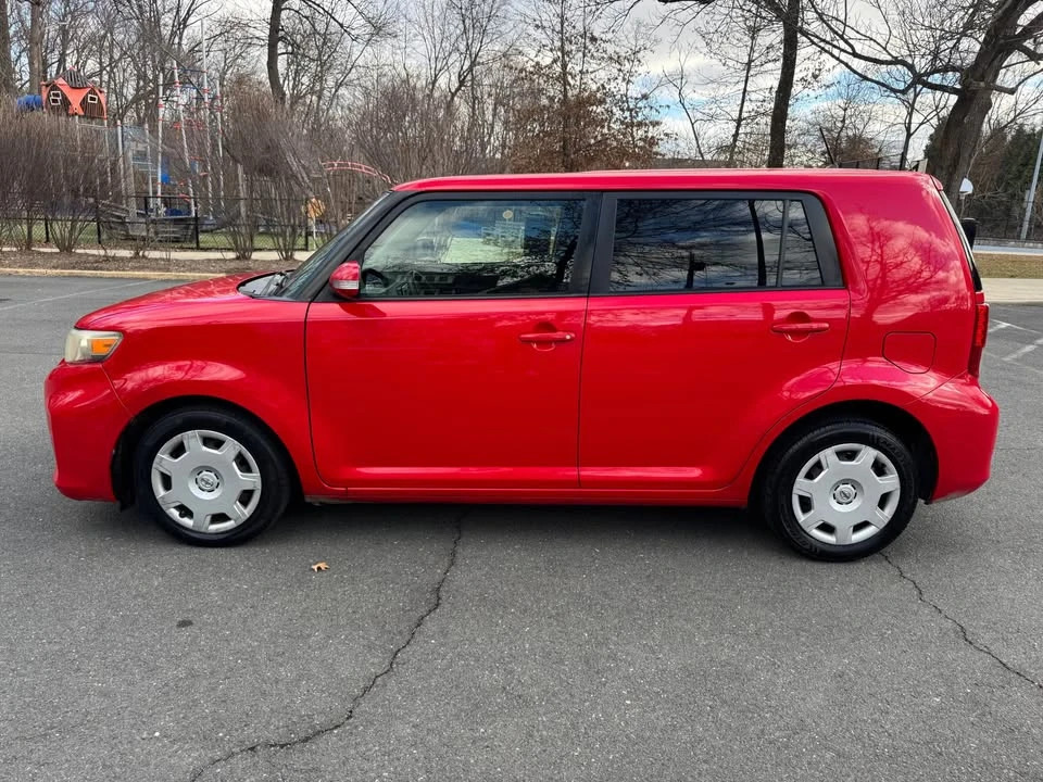 2013 Scion xB - Image 2 of 19