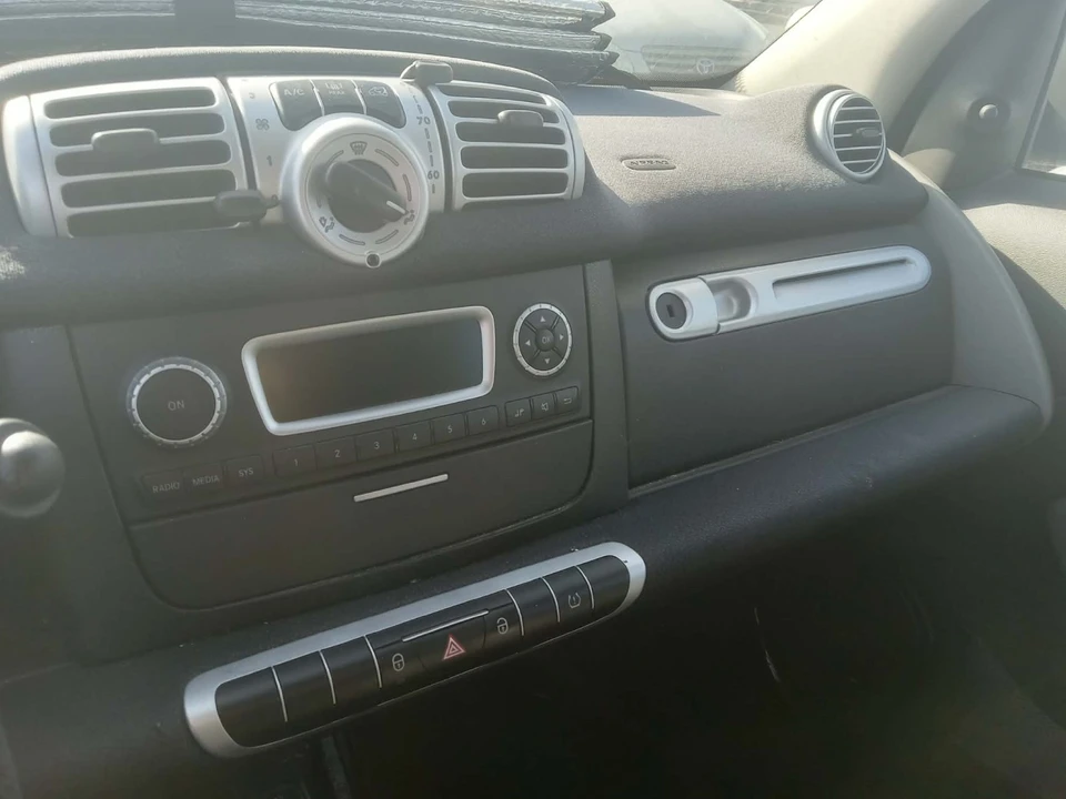 2013 Smart Fortwo 2nd Gen - Image 6 of 17