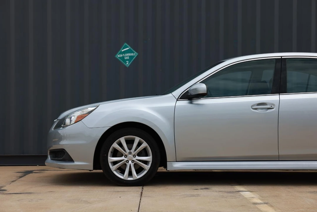 2013 Subaru Legacy 5th Gen - Image 25 of 31