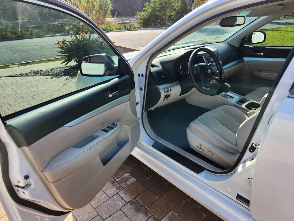 2013 Subaru Legacy 5th Gen - Image 9 of 17