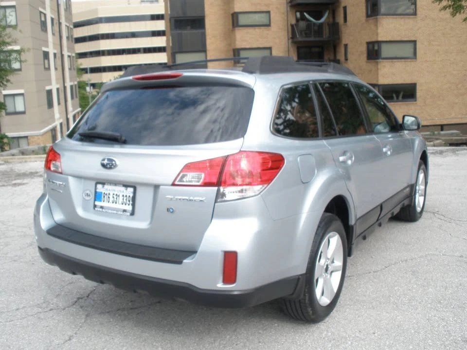 2013 Subaru Outback 4th Gen - Image 10 of 20