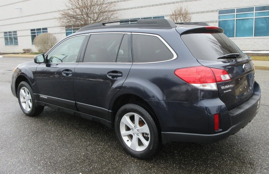 2013 Subaru Outback 4th Gen - Image 11 of 24