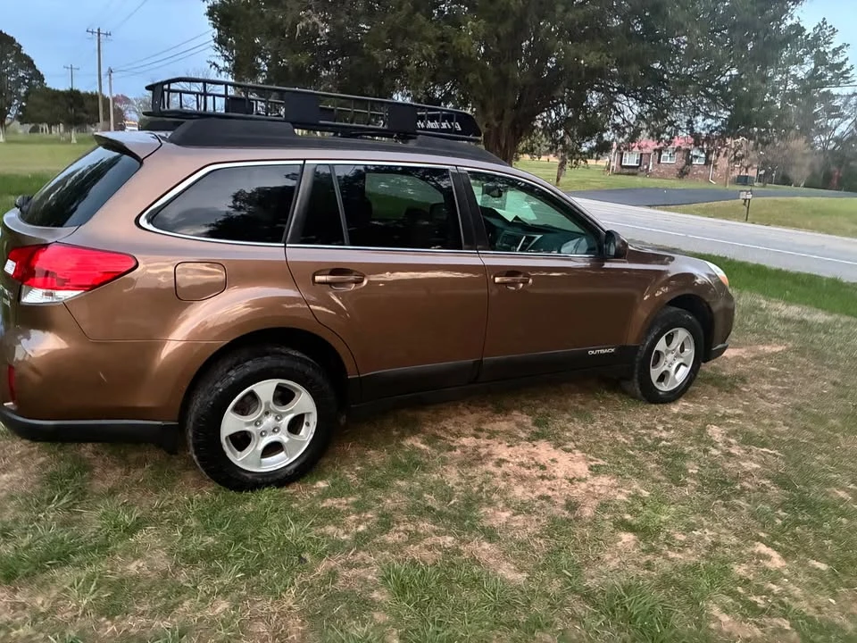 2013 Subaru Outback 4th Gen - Image 15 of 19