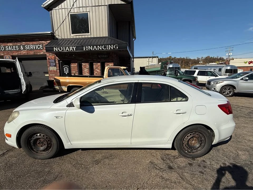 2013 Suzuki - Image 3 of 5