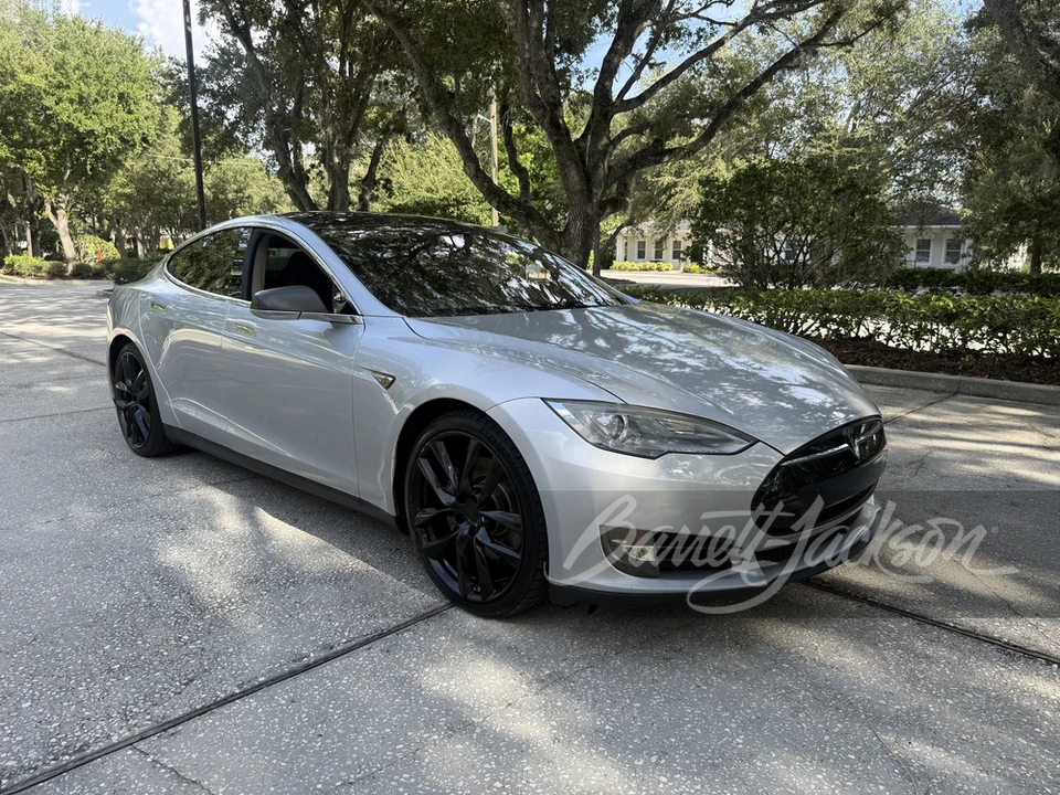 2013 Tesla Model S - Image 17 of 24
