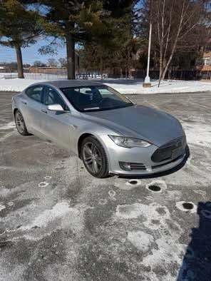 2013 Tesla Model 3 - Image 2 of 9