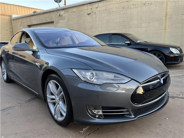 2013 Tesla Model S - Image 9 of 31