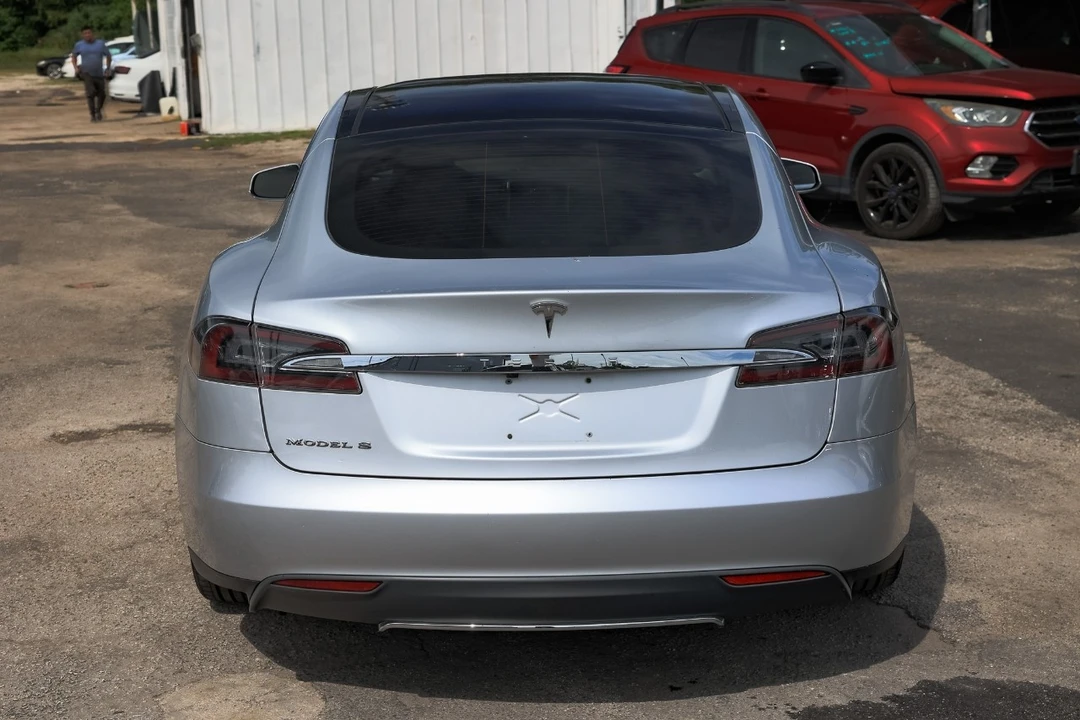 2013 Tesla Model S - Image 9 of 12