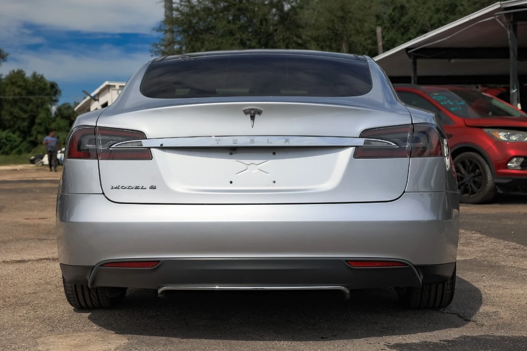 2013 Tesla Model S - Image 7 of 12