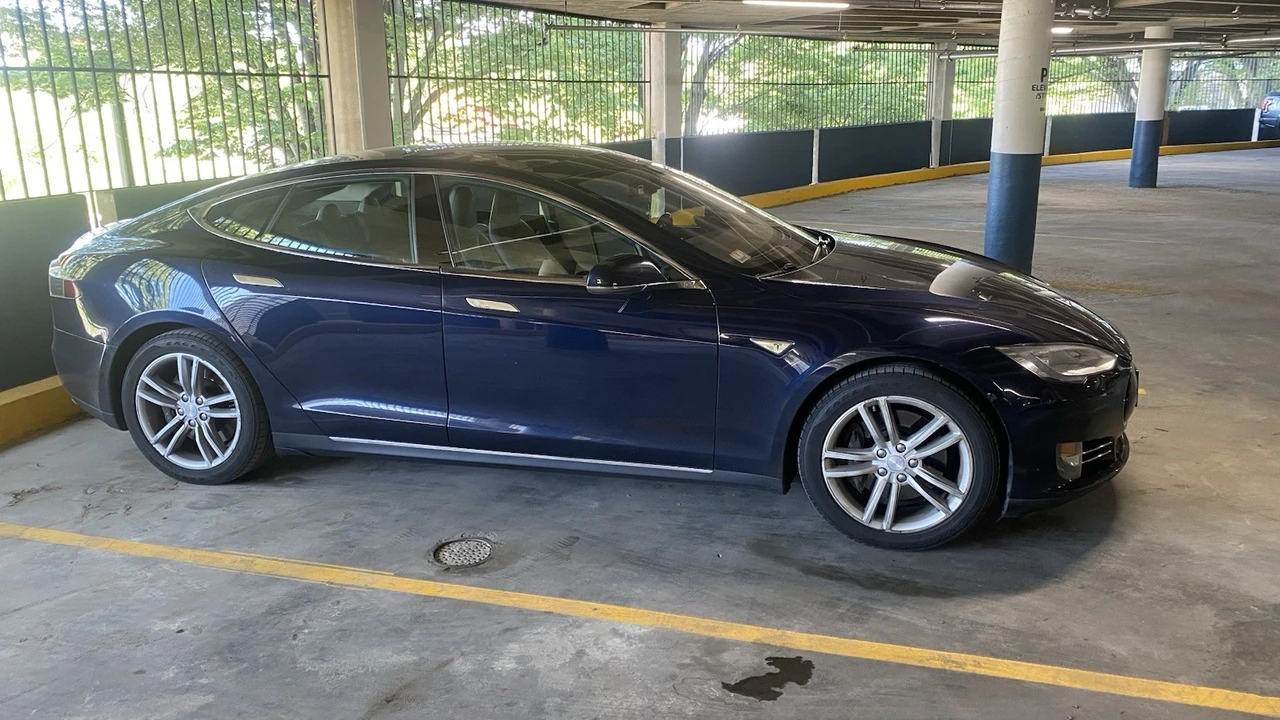 2013 Tesla Model S - Image 17 of 21
