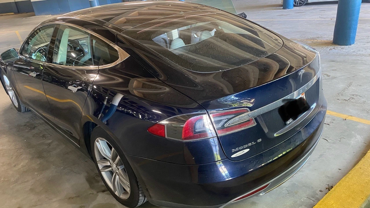 2013 Tesla Model S - Image 11 of 21