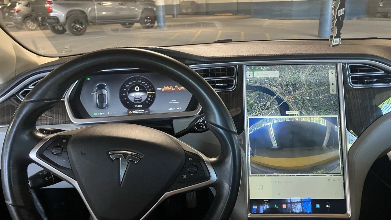 2013 Tesla Model S - Image 8 of 21