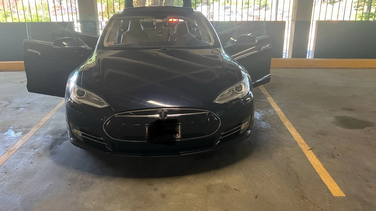 2013 Tesla Model S - Image 2 of 21