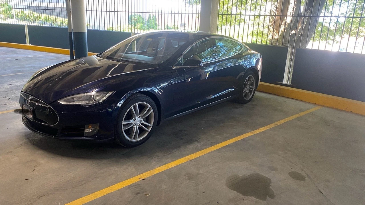 2013 Tesla Model S - Image 16 of 21