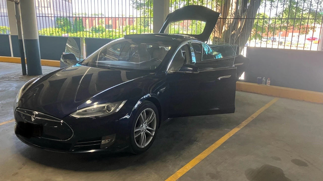 2013 Tesla Model S - Image 5 of 21