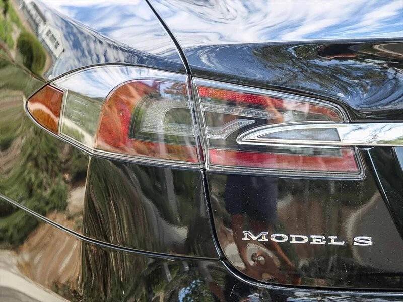 2013 Tesla Model S - Image 9 of 21