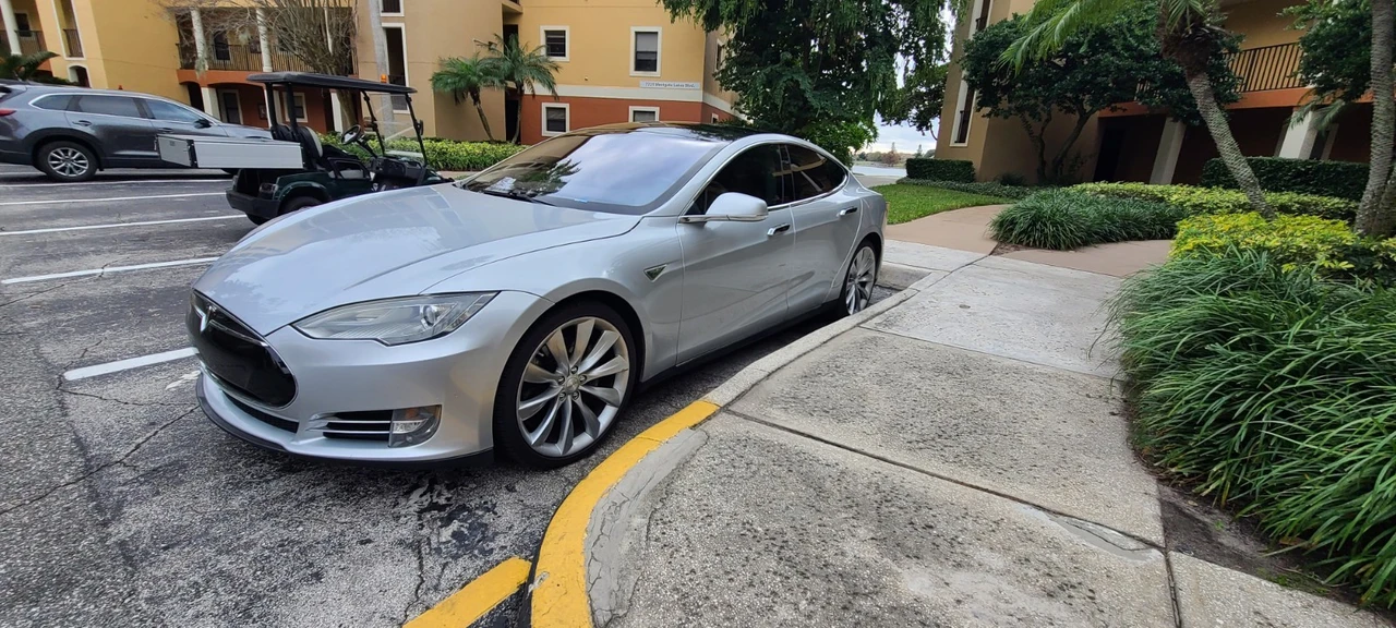 2013 Tesla Model S - Image 2 of 21