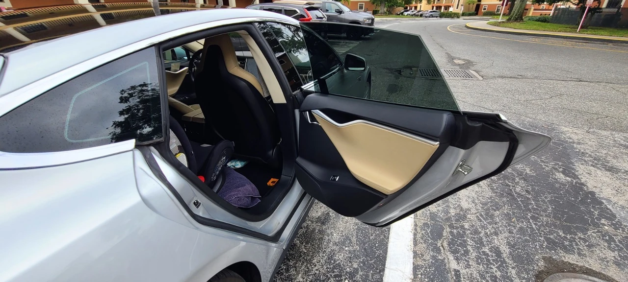 2013 Tesla Model S - Image 13 of 21