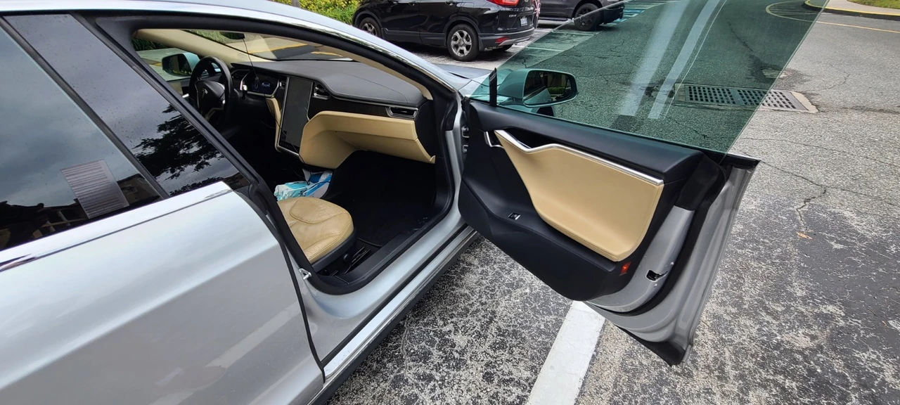 2013 Tesla Model S - Image 12 of 21