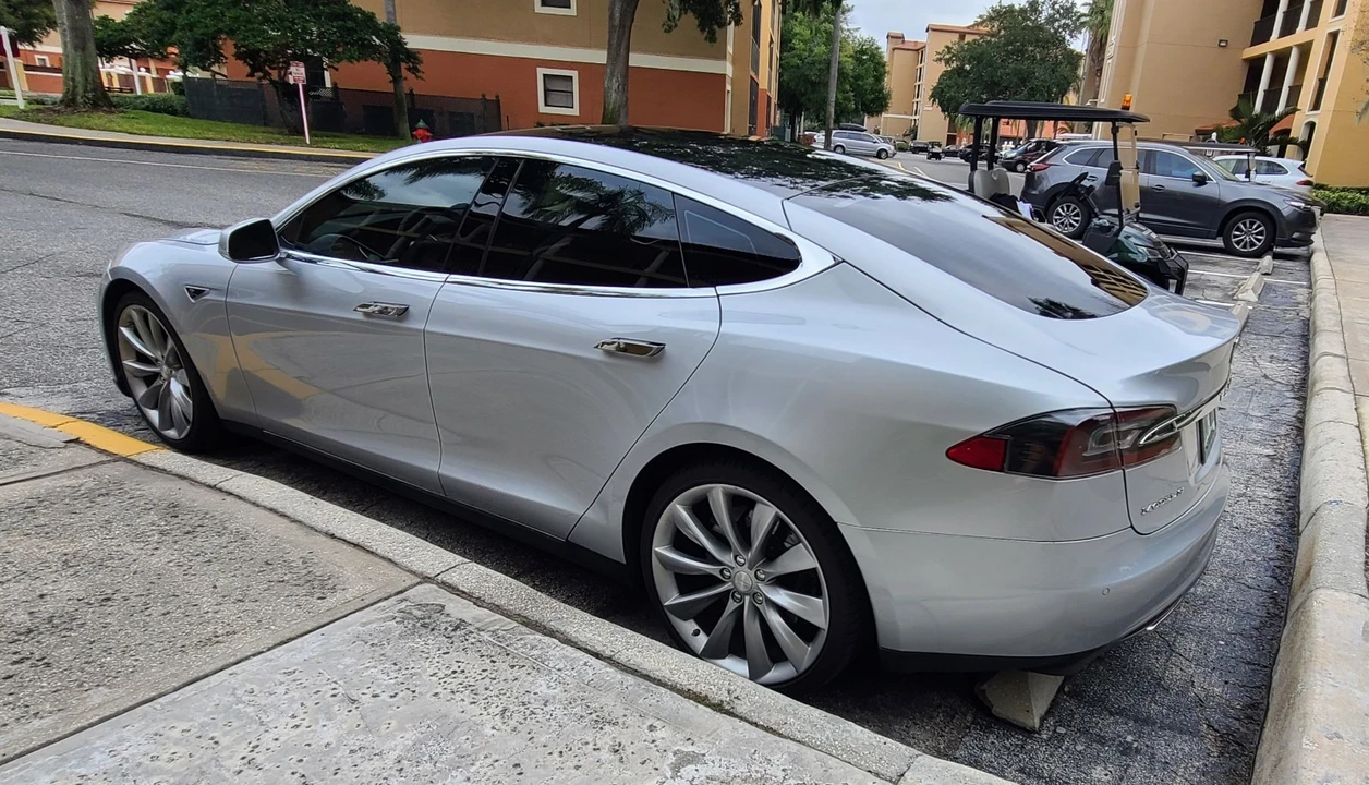 2013 Tesla Model S - Image 7 of 21