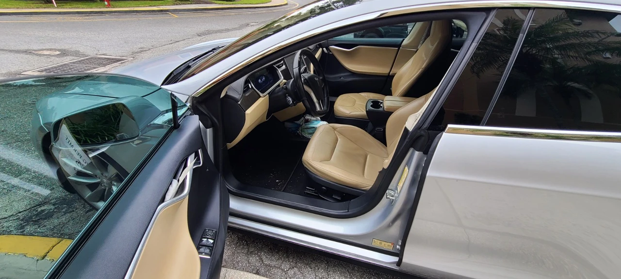 2013 Tesla Model S - Image 9 of 21