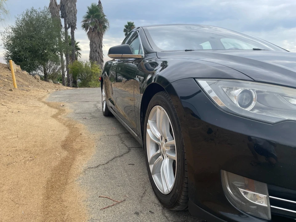 2013 Tesla Model S - Image 9 of 16