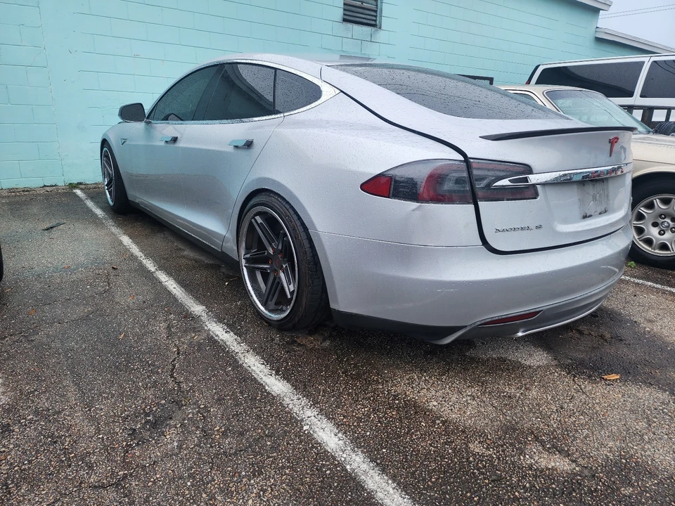 2013 Tesla Model S - Image 2 of 21