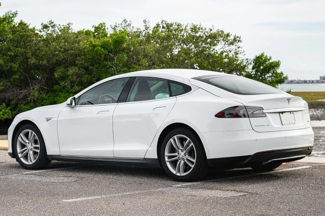2013 Tesla Model S - Image 11 of 21