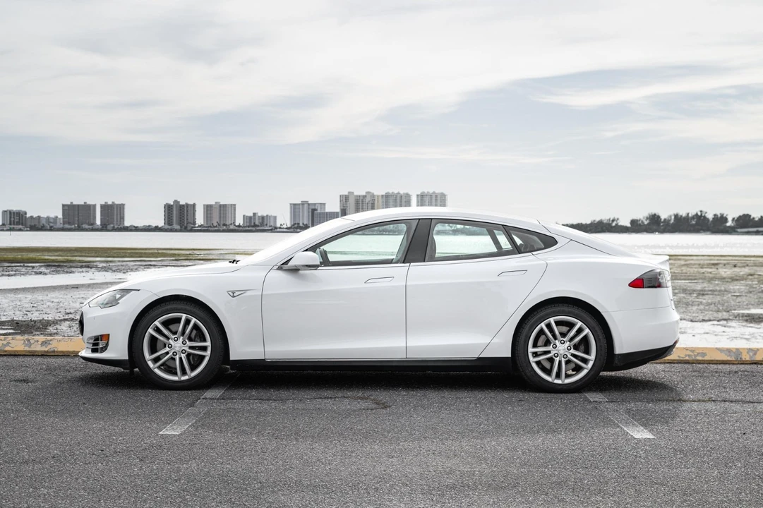 2013 Tesla Model S - Image 7 of 21