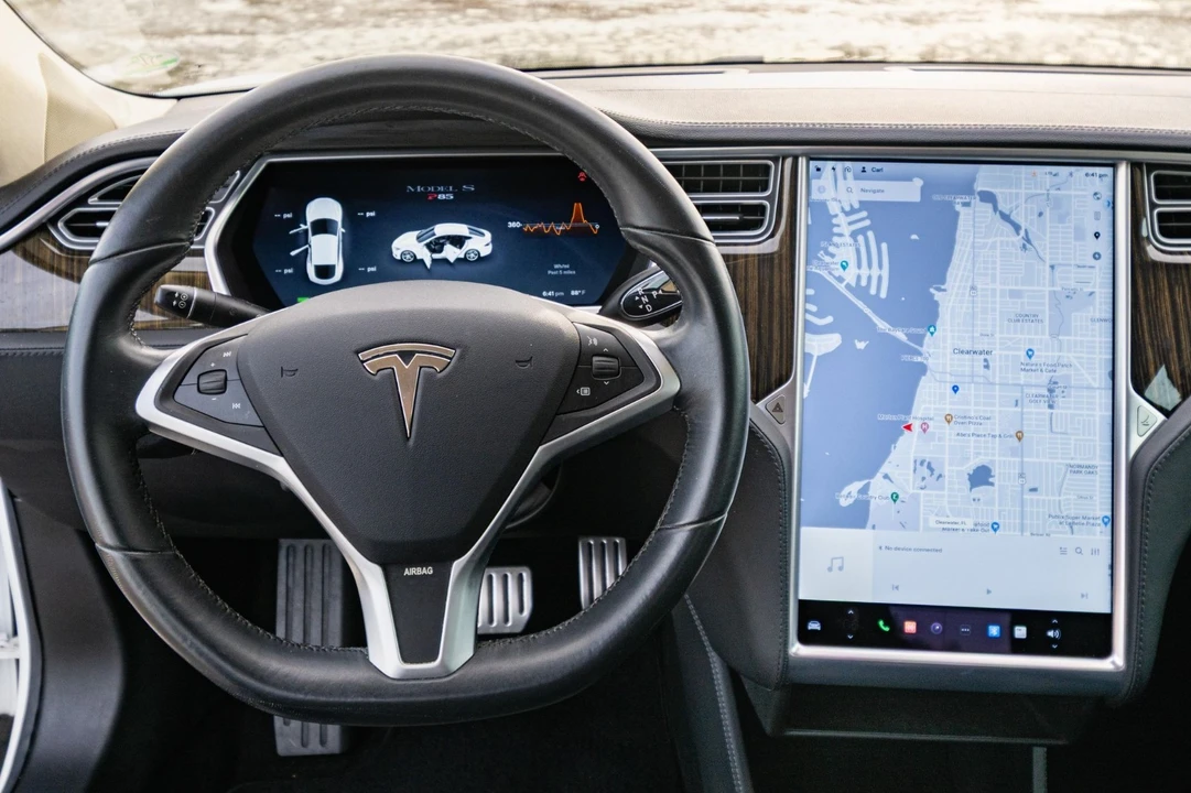 2013 Tesla Model S - Image 16 of 21
