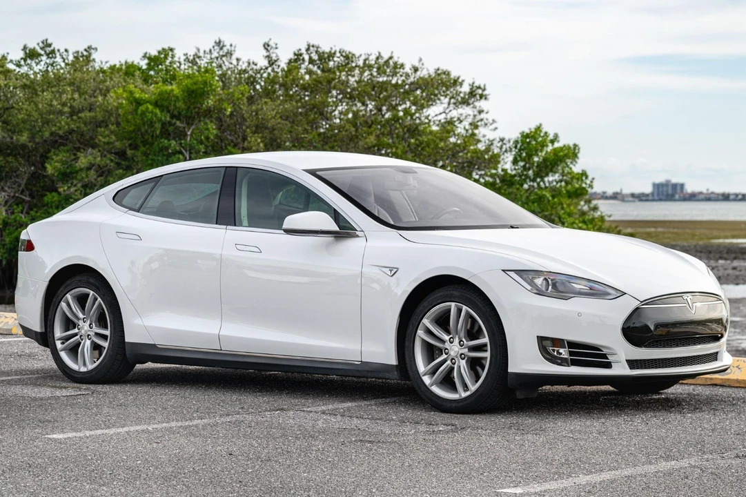 2013 Tesla Model S - Image 15 of 21