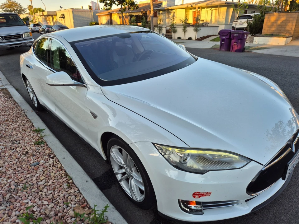 2013 Tesla Model S - Image 5 of 14