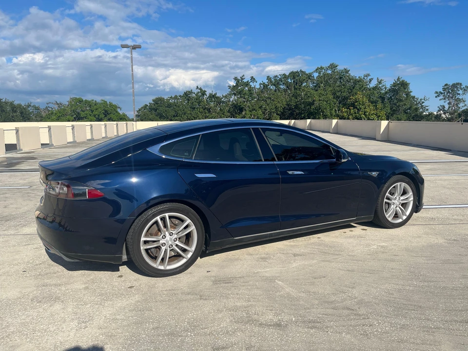 2013 Tesla Model S - Image 21 of 31