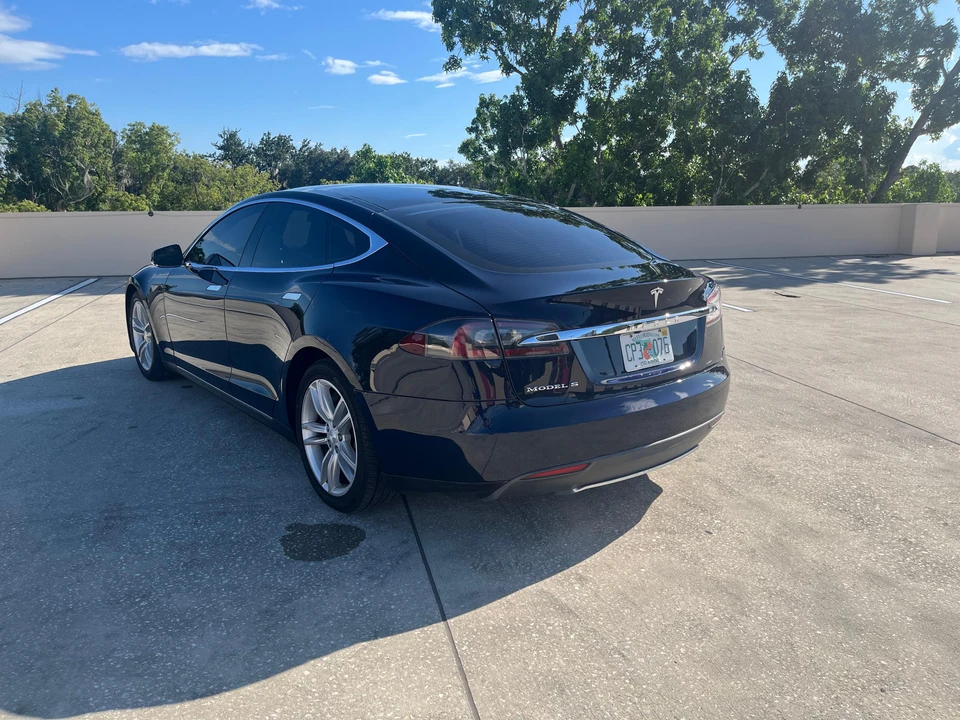 2013 Tesla Model S - Image 15 of 31