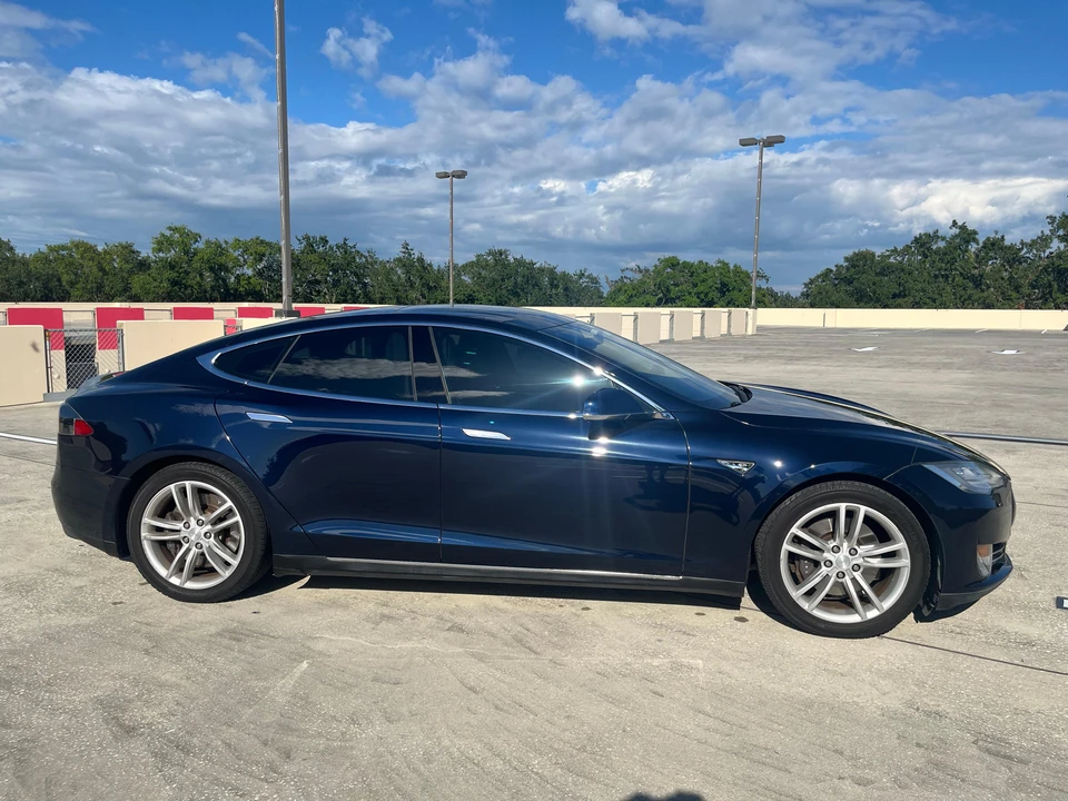 2013 Tesla Model S - Image 22 of 31