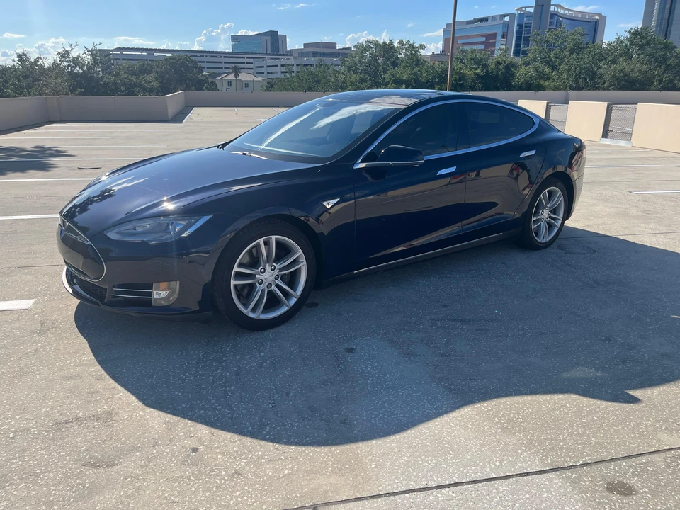 2013 Tesla Model S - Image 9 of 31