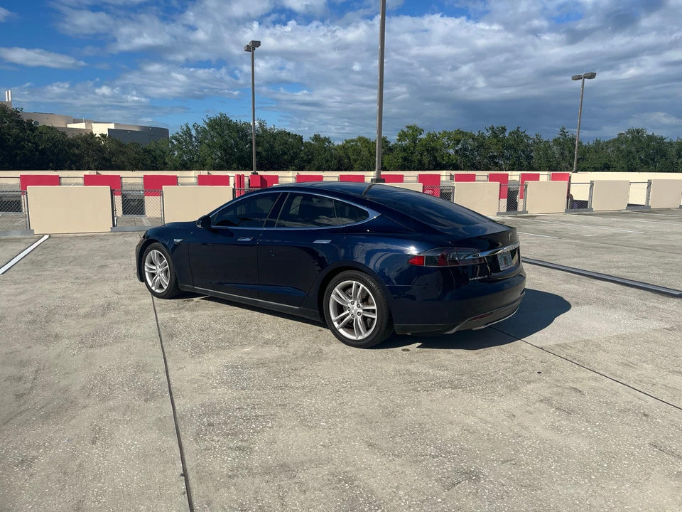 2013 Tesla Model S - Image 12 of 31