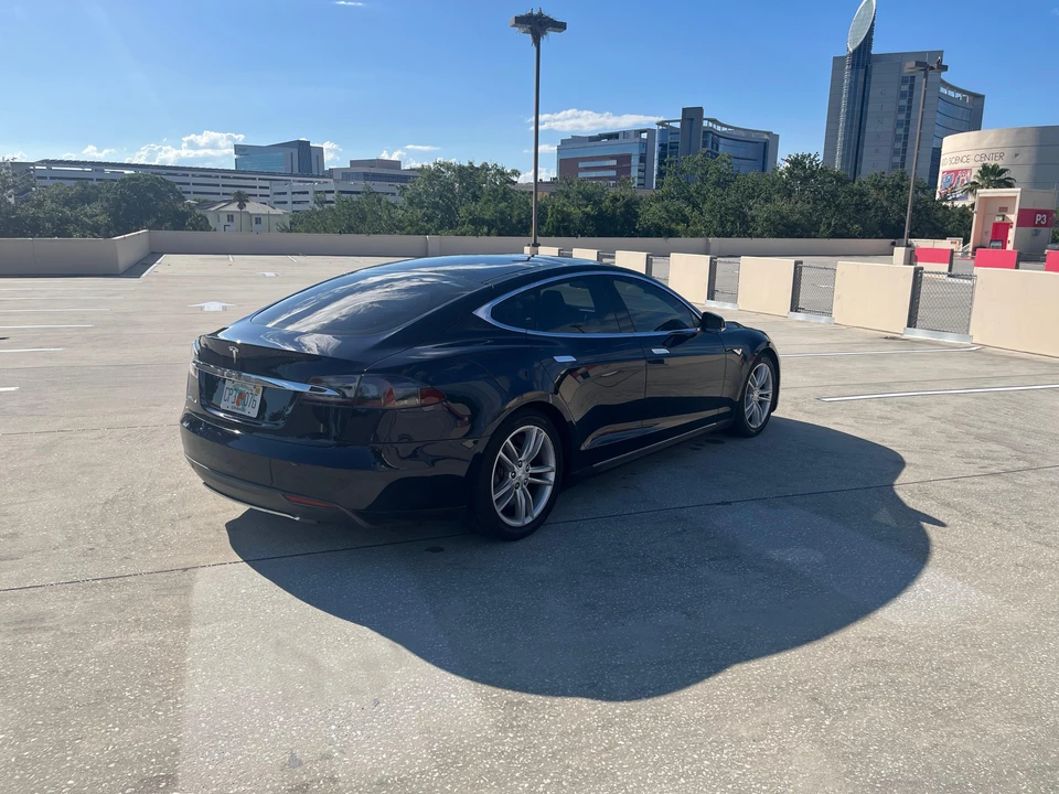 2013 Tesla Model S - Image 19 of 31