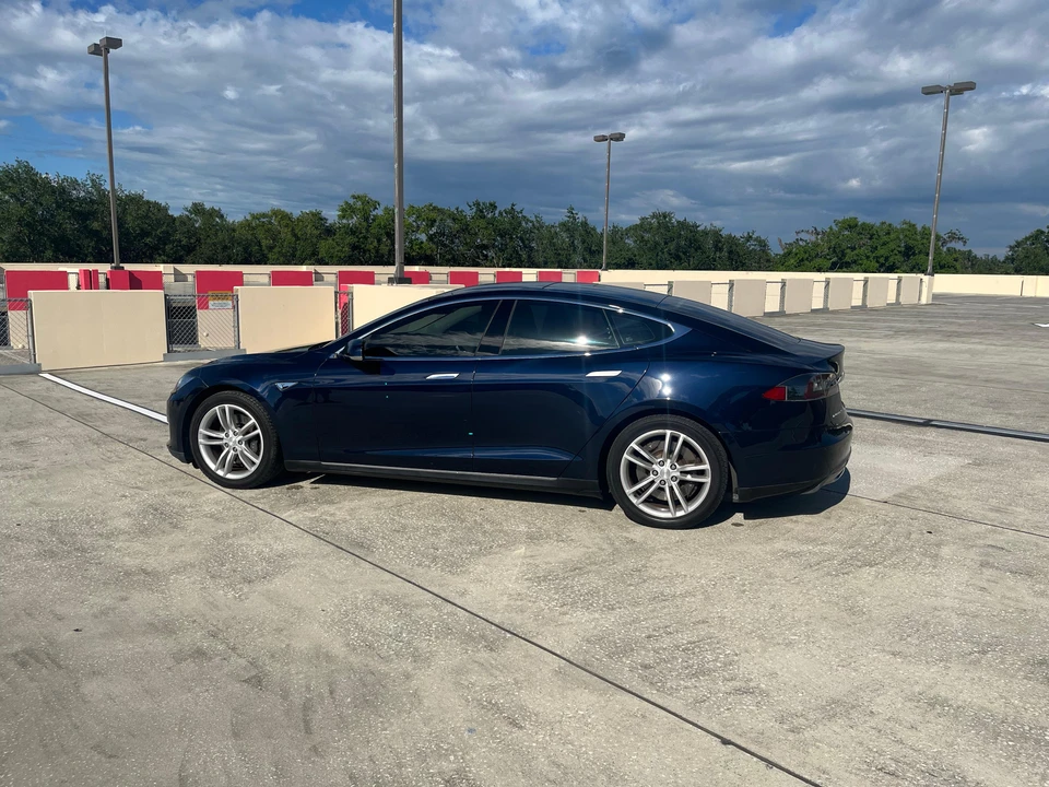 2013 Tesla Model S - Image 11 of 31