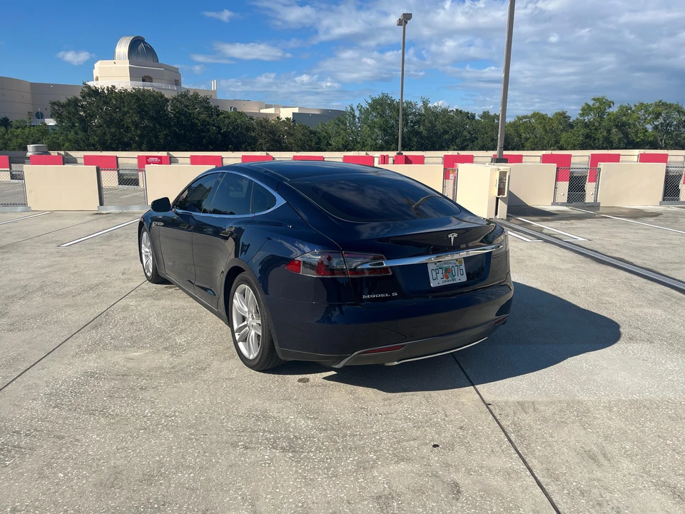 2013 Tesla Model S - Image 16 of 31