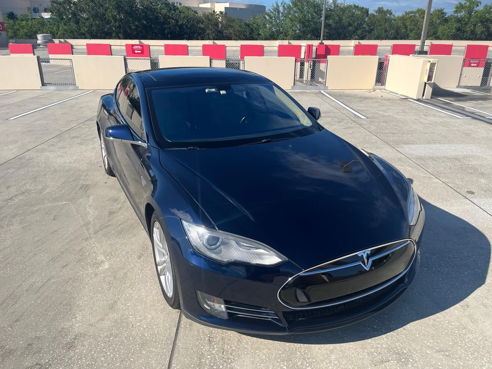 2013 Tesla Model S - Image 25 of 31