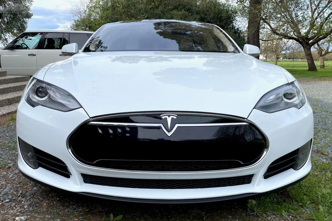 2013 Tesla Model S - Image 2 of 31