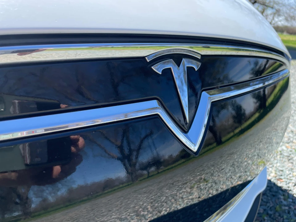 2013 Tesla Model S - Image 16 of 31