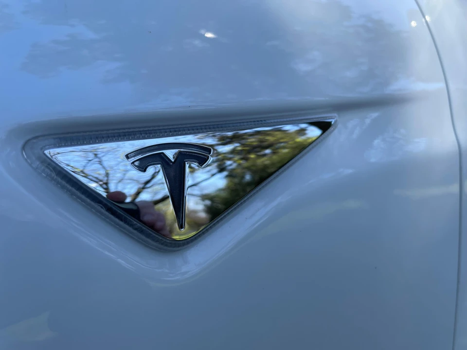 2013 Tesla Model S - Image 23 of 31