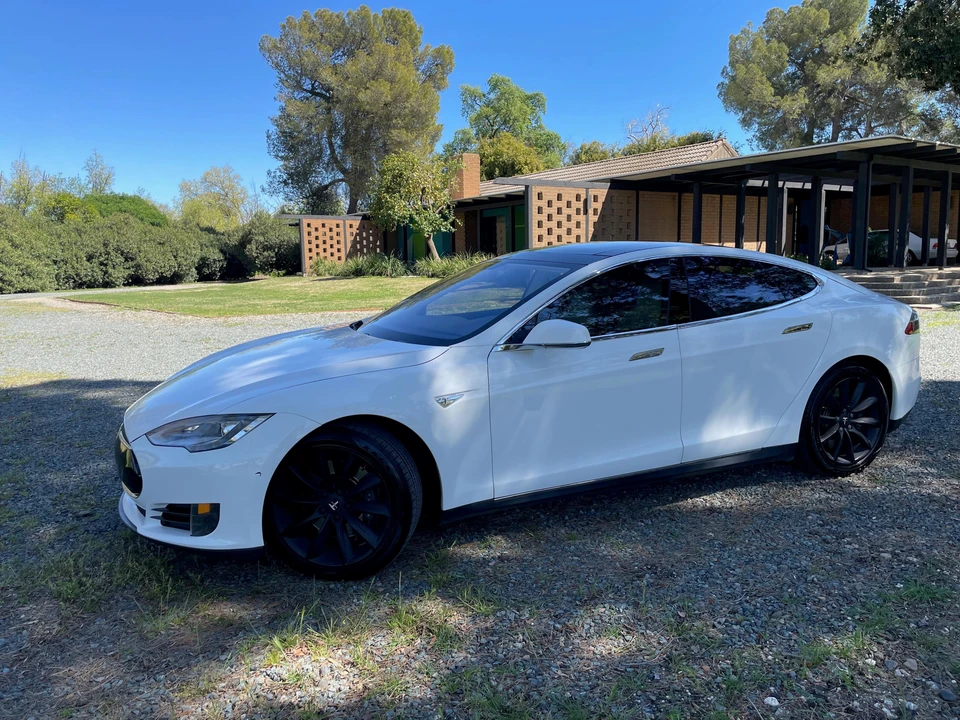 2013 Tesla Model S - Image 8 of 31