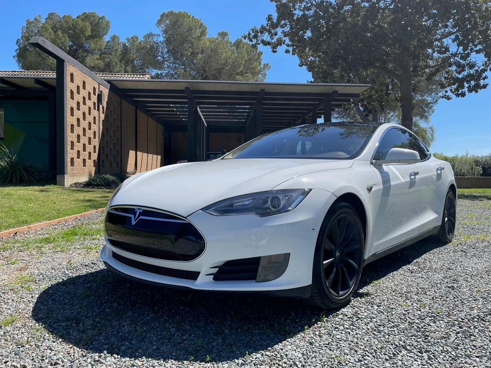 2013 Tesla Model S - Image 6 of 31