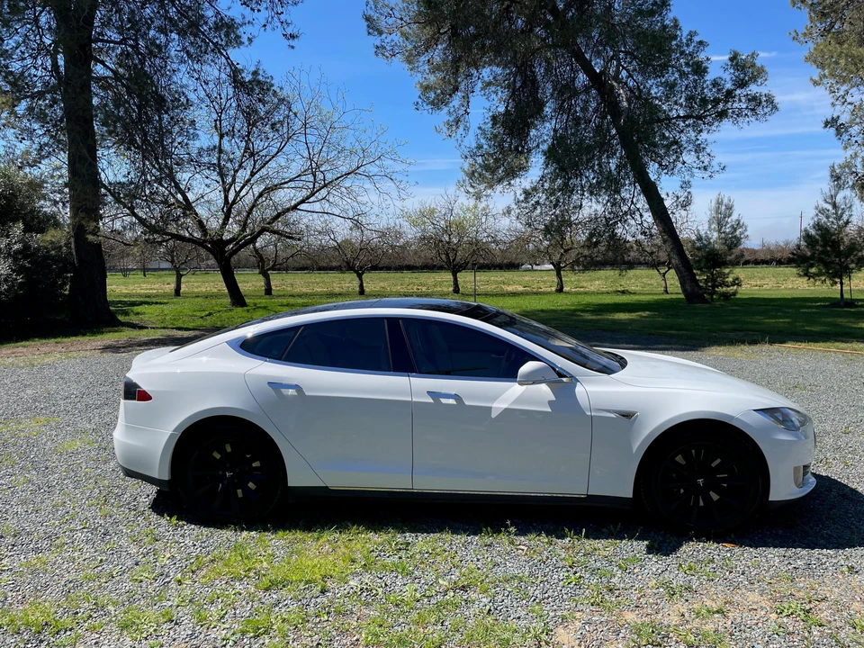 2013 Tesla Model S - Image 14 of 31