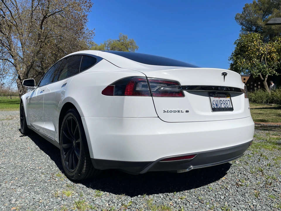 2013 Tesla Model S - Image 11 of 31