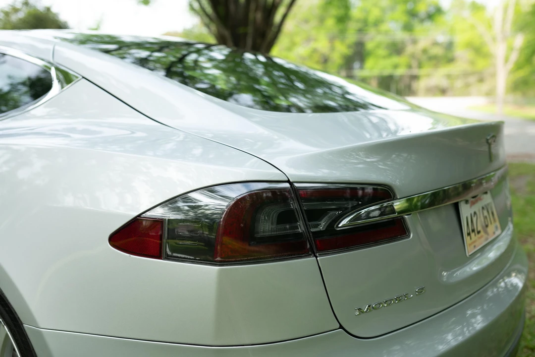 2013 Tesla Model S - Image 28 of 31