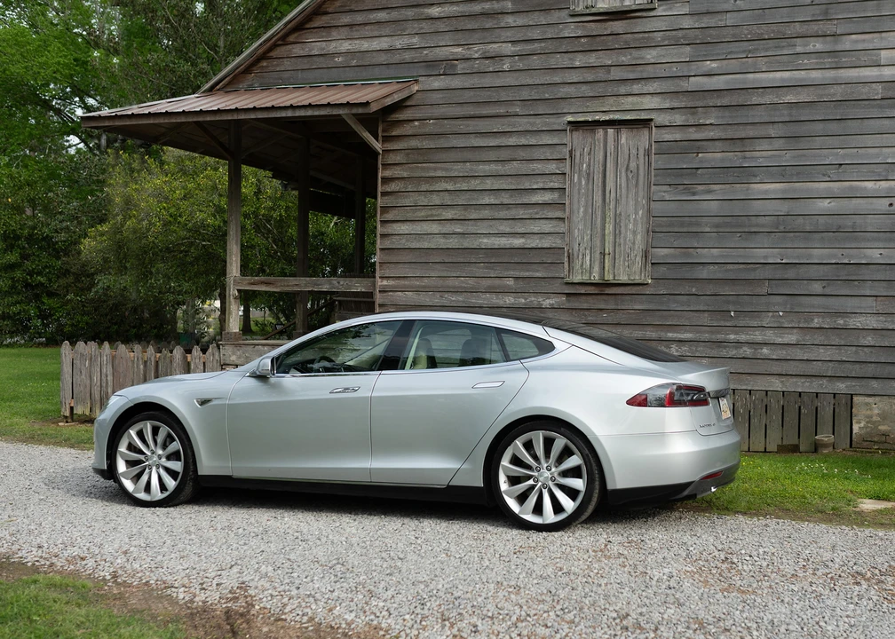 2013 Tesla Model S - Image 10 of 31
